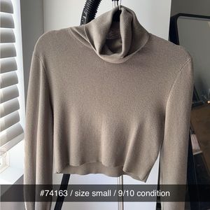 Cropped turtle neck